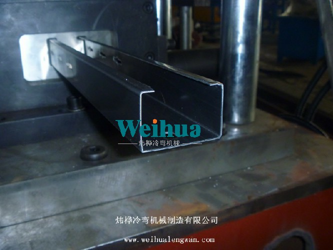 GGD型材设备-配电柜8MF型材侧片成型机